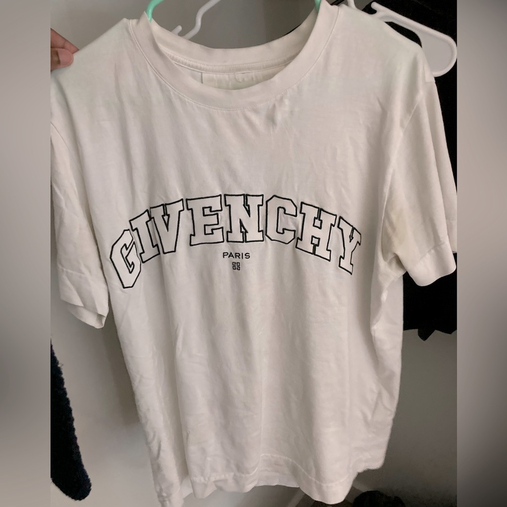 Small Mens Givenchy T Shirt (authentic)